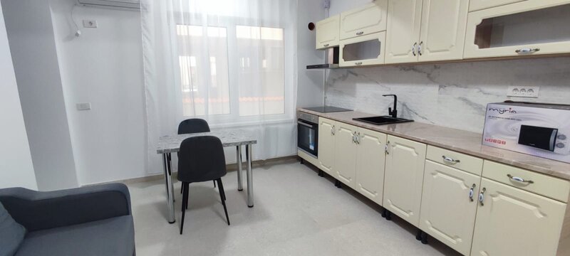 Aparatorii Patriei, centrala proprie, liber de mutare.