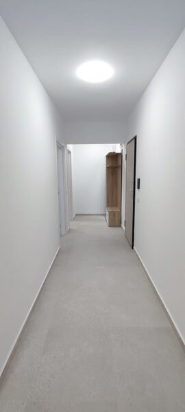 Aparatorii Patriei, centrala proprie, liber de mutare.